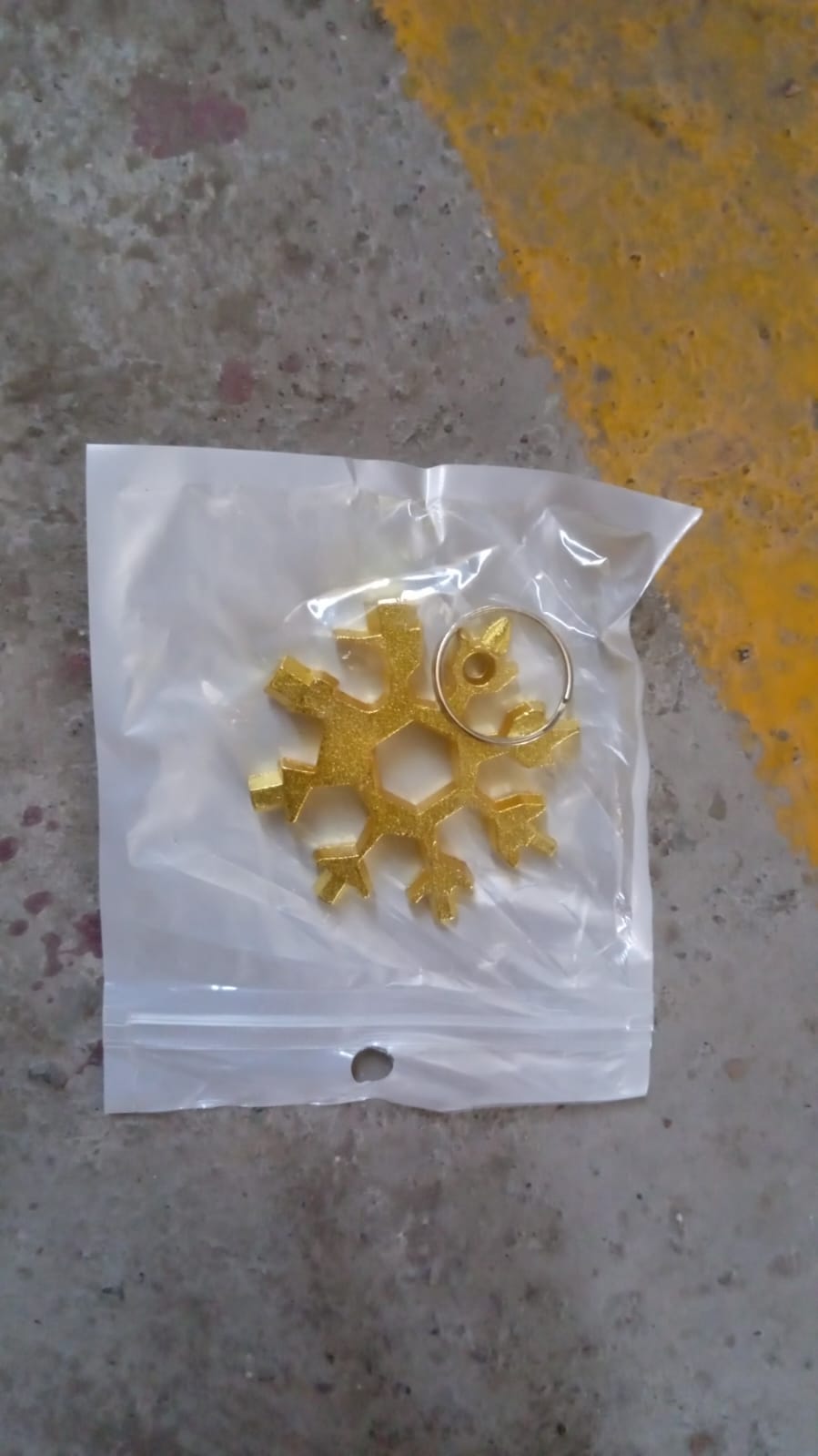 18-in-1 Snowflake Multi-Tool – Portable Bottle Opener, Screwdriver & Wrench - Image 5