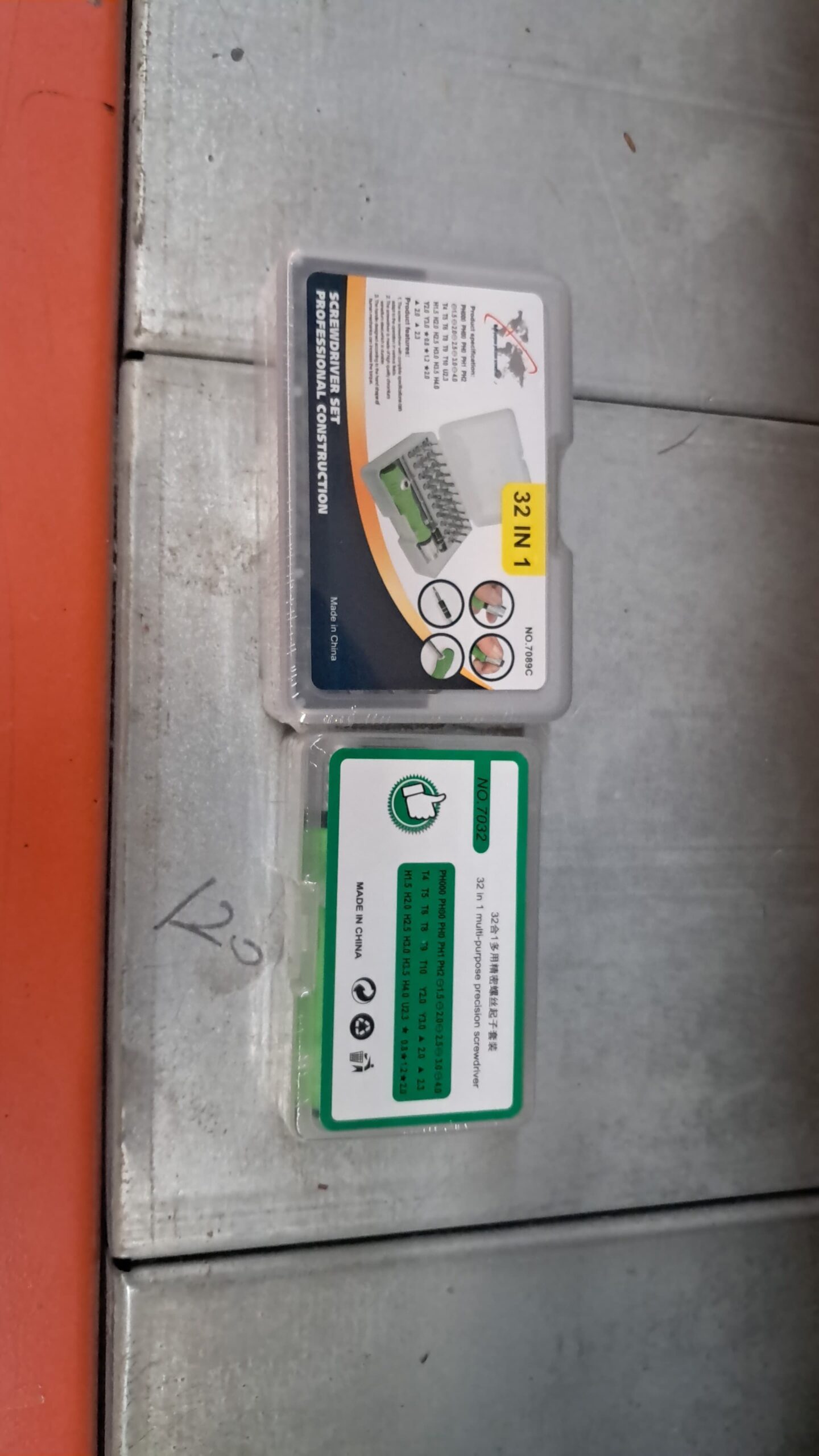 32 in 1 Mini Screwdriver Bits Set with Magnetic Flexible Extension Rod - Image 8