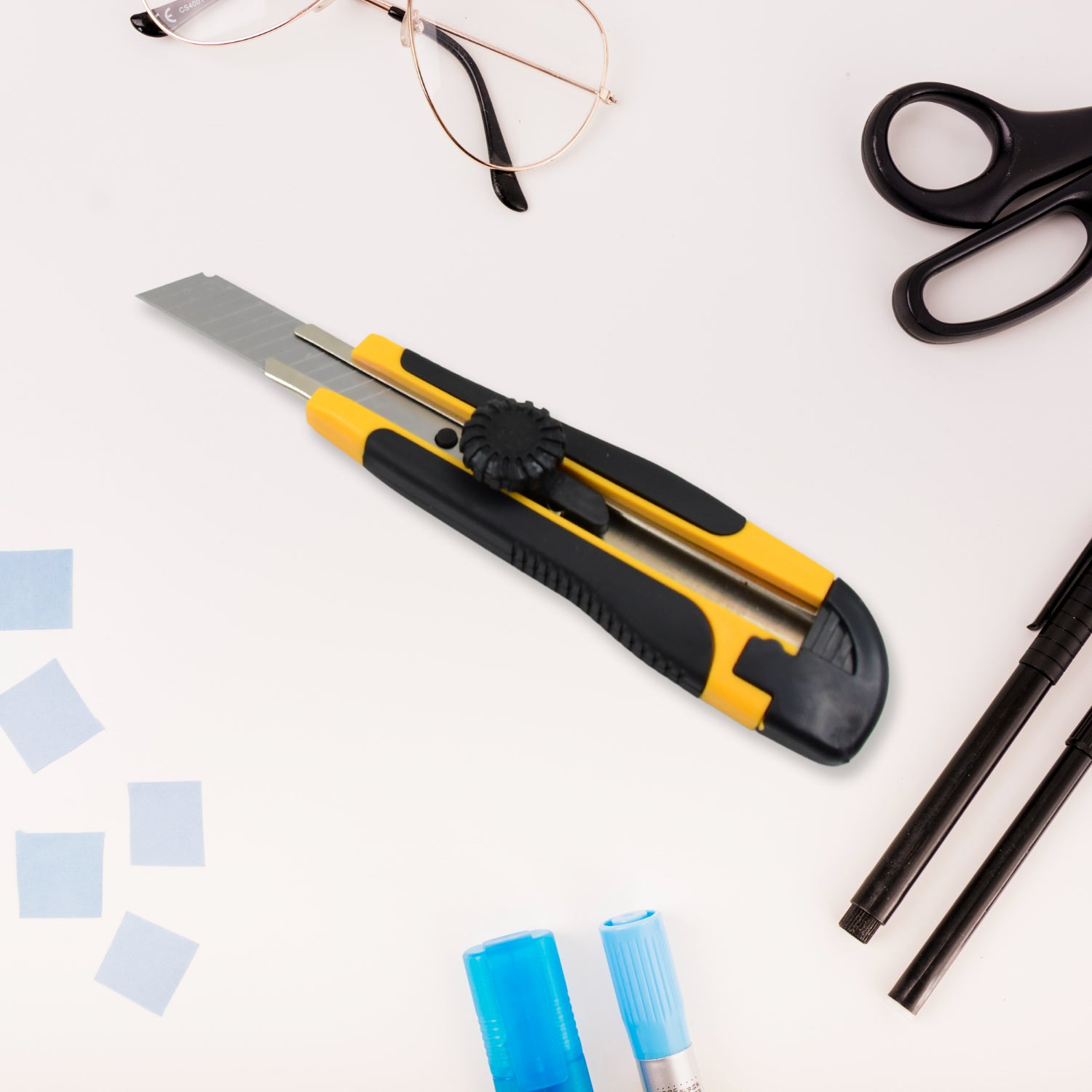 Cutter Knife Set with 4 Replacement Blades (1 Set) - Image 6