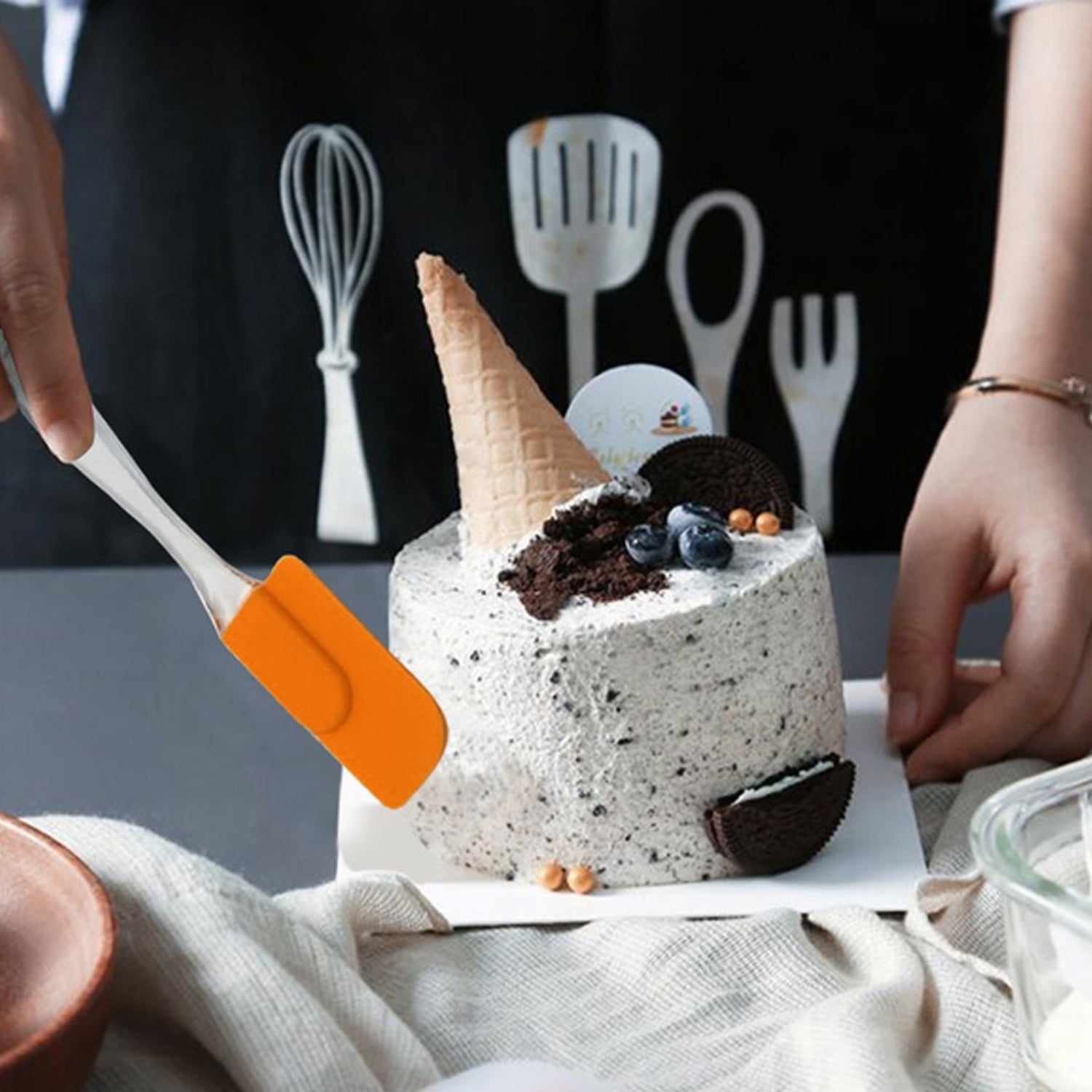 2 in 1 Combo of Big Brush & Spatula Set (2 Pcs Set) - Image 6