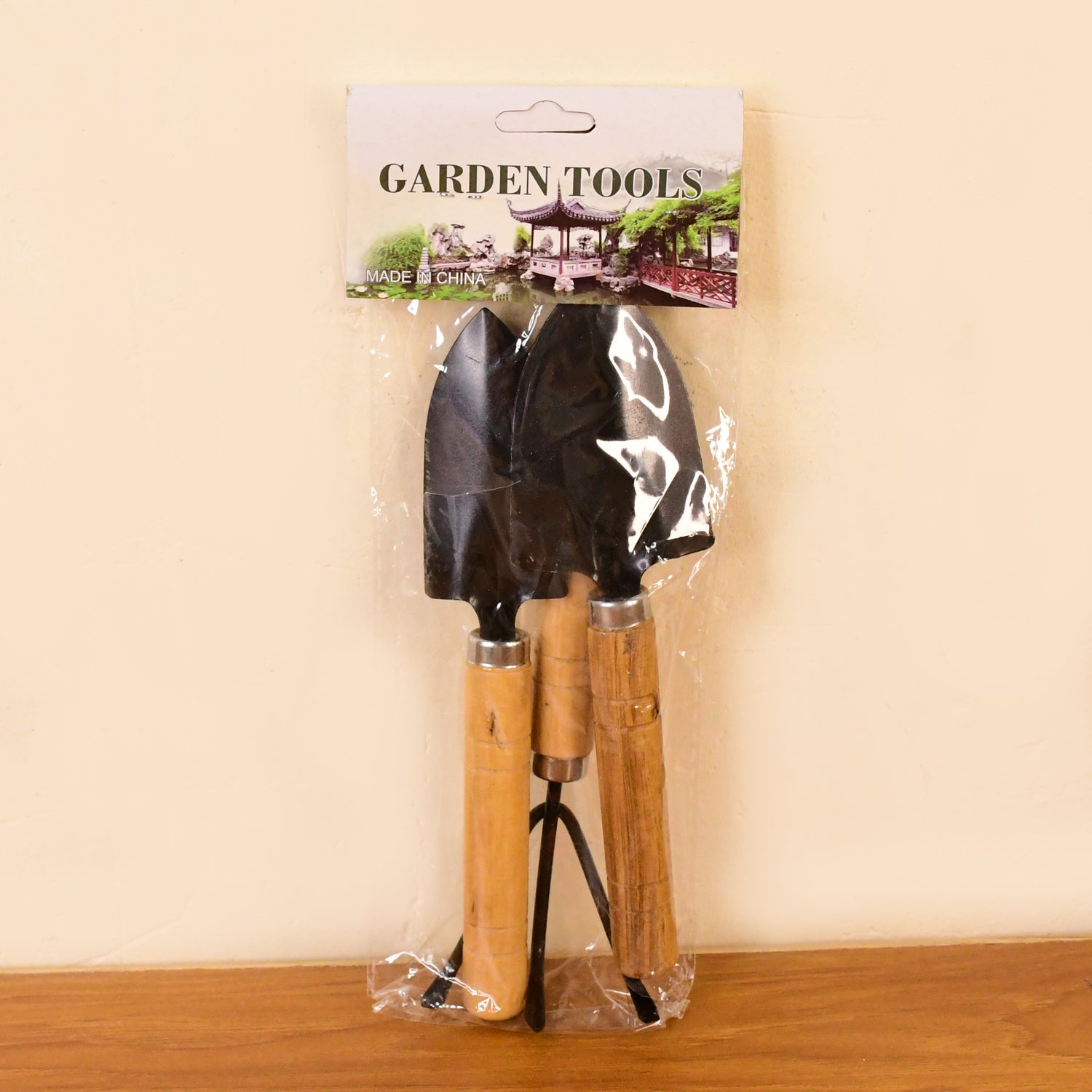 Garden Tool Kit Durable Hand Tools Set with Wooden Handle (3 Pc) - Image 9