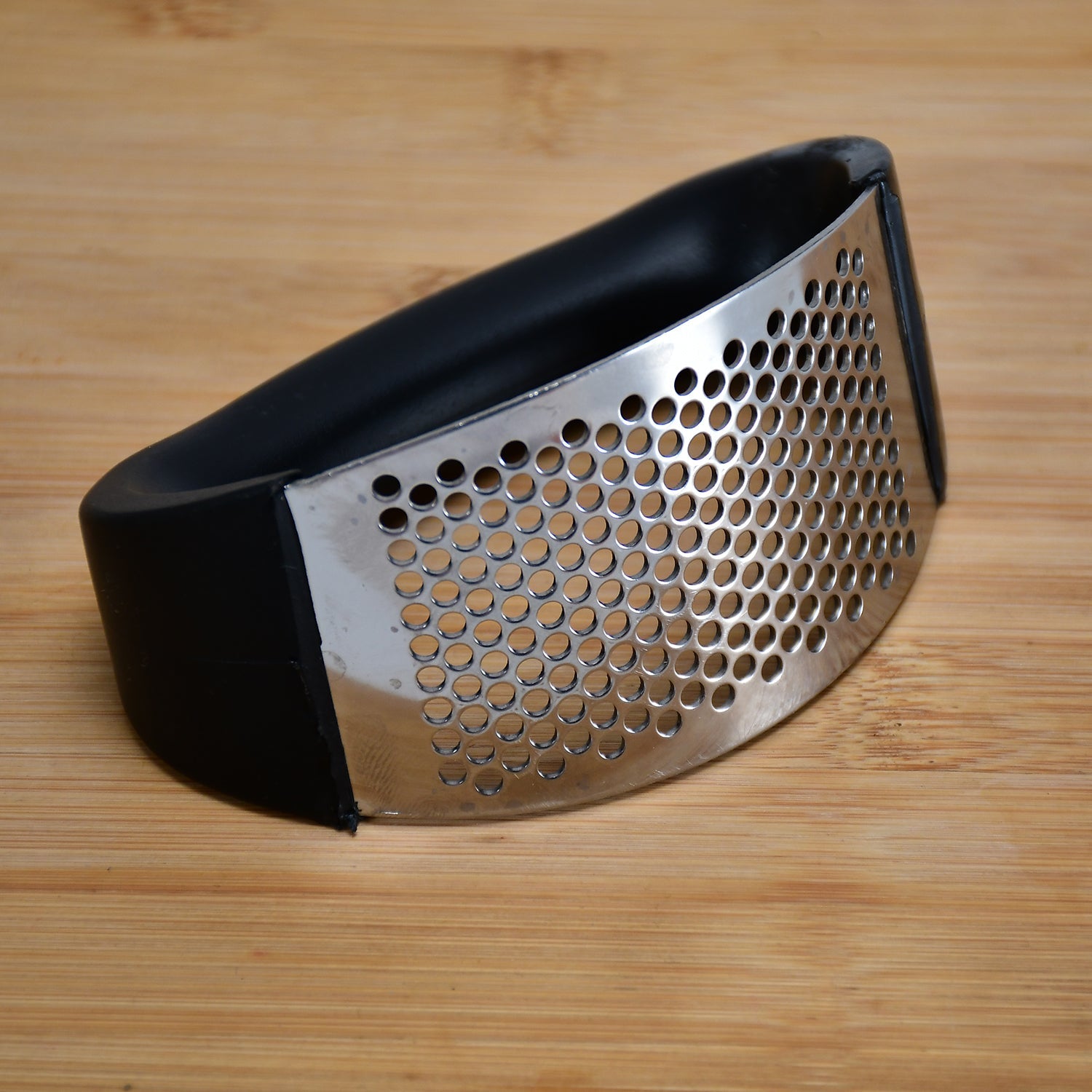 Stainless Steel Garlic Presser / Crusher (Multicolor) - Image 3