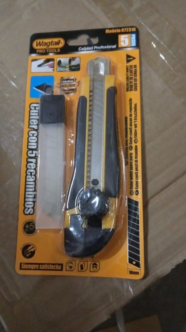 Cutter Knife Set with 4 Replacement Blades (1 Set) - Image 7