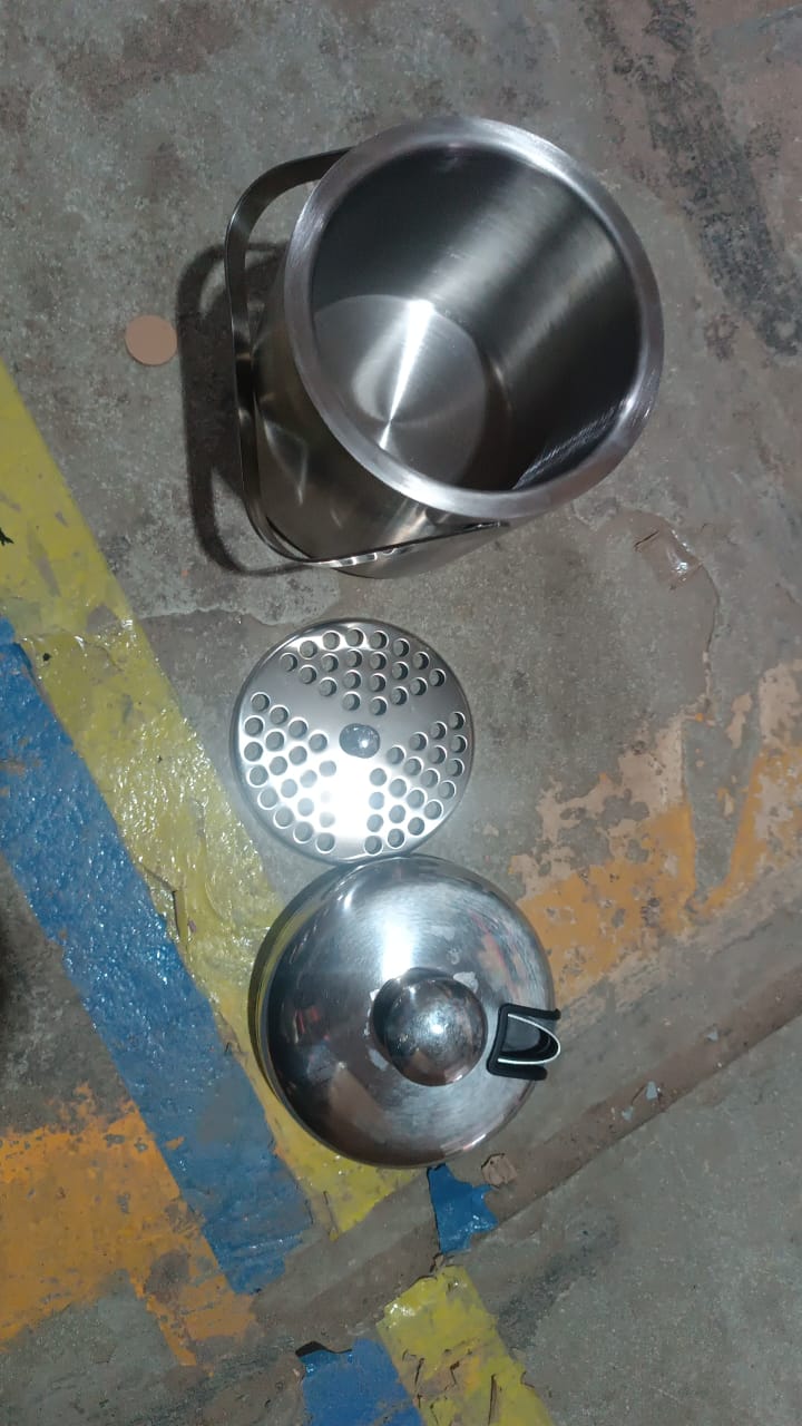 Stainless Steel Ice Buckets with Lid (1.3 Liters Approx) - Image 7