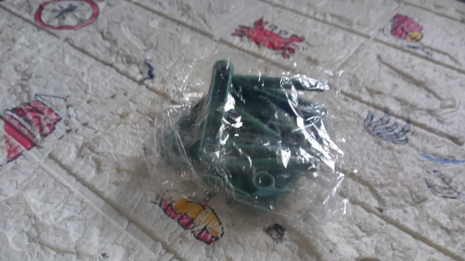 Mini Chair Phone Holder for All Mobile Phones (1 Pc) - Image 8