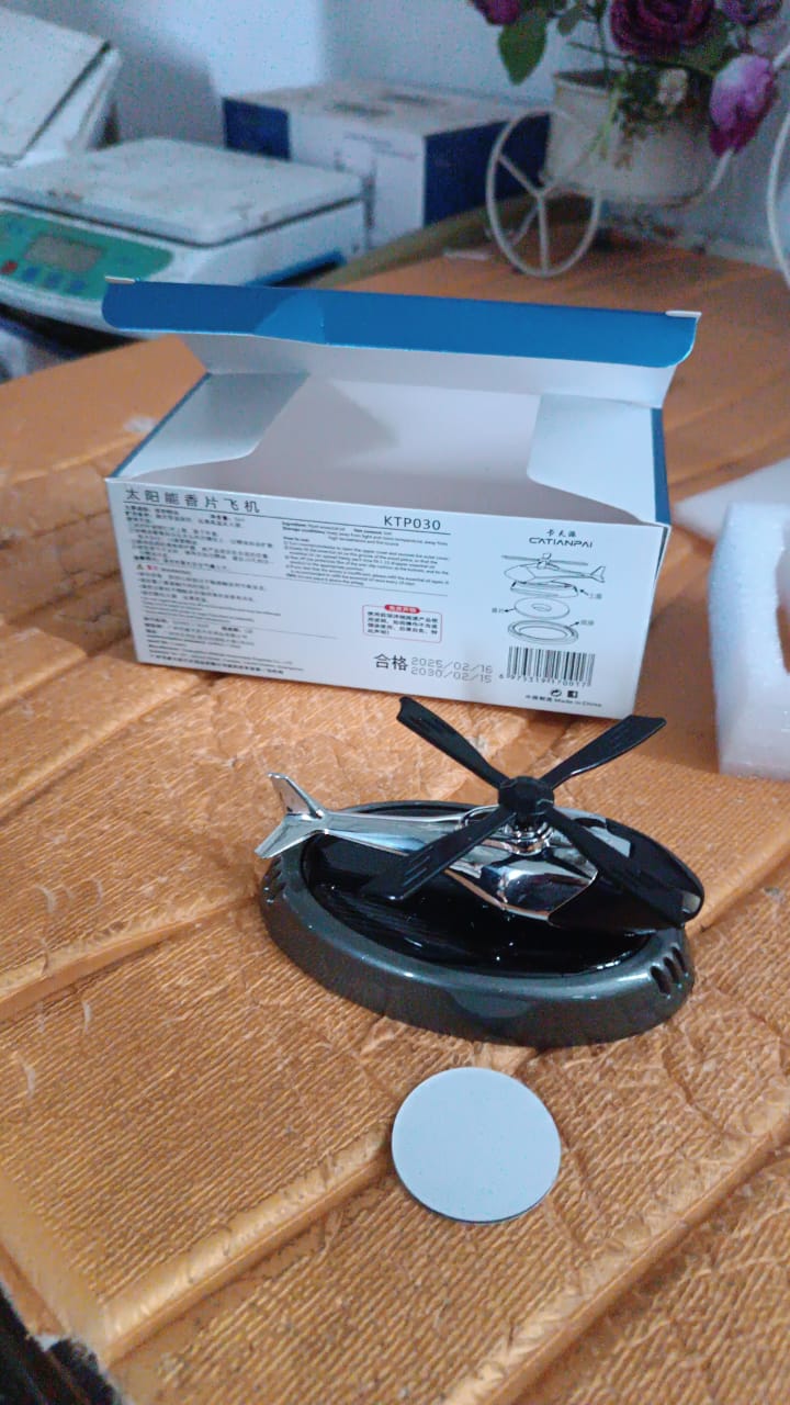 Car Dashboard Perfume Diffuser with Rotating Blades (1 Set) - Image 7