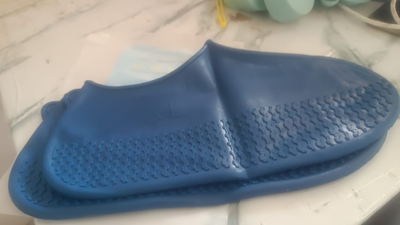 Non-Slip Silicone Rain Reusable Anti skid Waterproof Fordable Boot Shoe Cover (Extra Large Size (XL)/ 1 Pair / Mix Color) - Image 8
