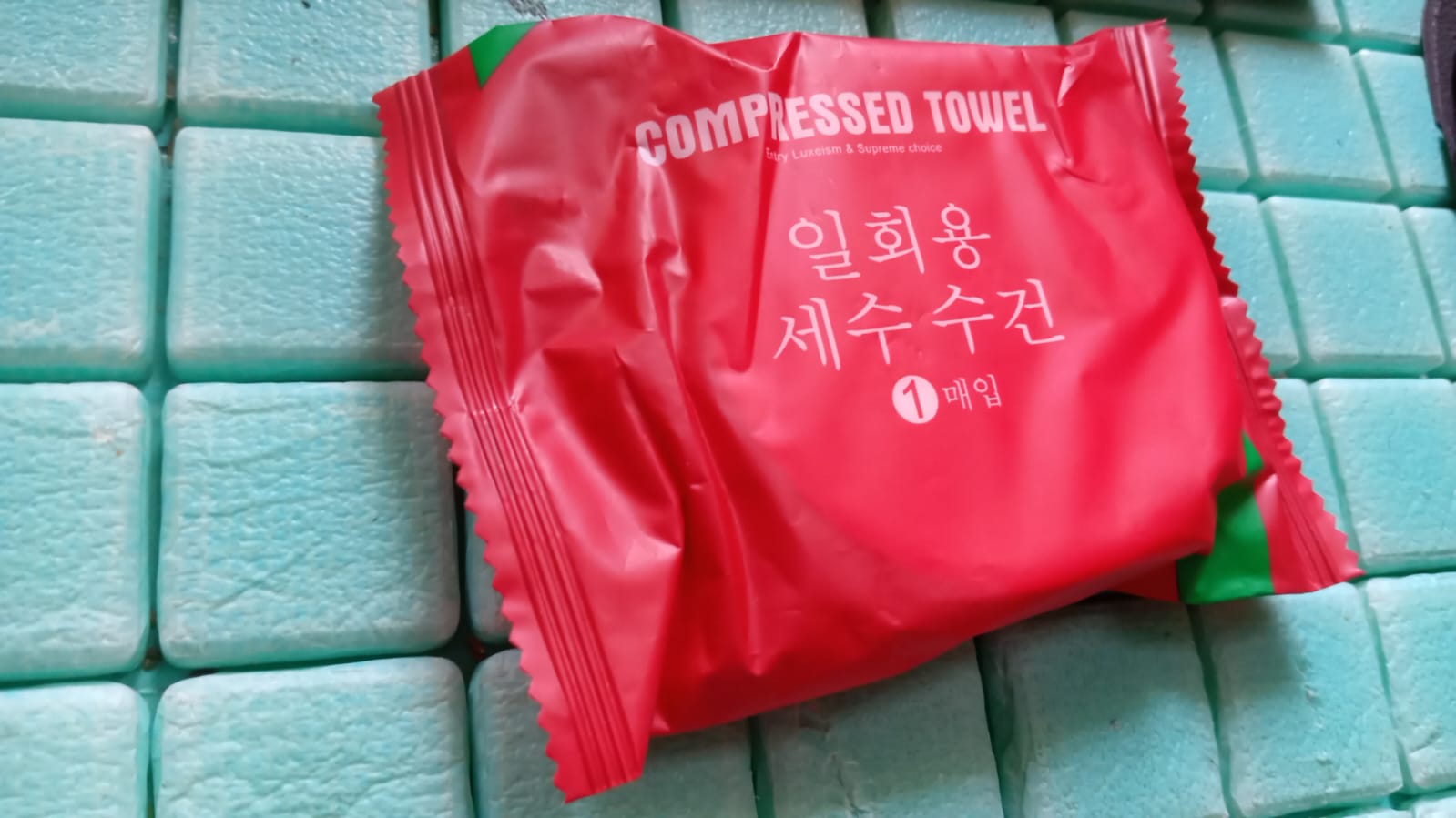 Compressed Towels Portable Disposable Compressed Cotton Coin Tissue Towel for Travel, Camping, Hiking, Sport, Beauty Salon, Home Hand Wipes (30x25 Cm) - Image 8